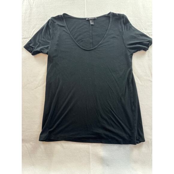 Forever 21 Basic Black Scoop V Neck Tee Shirt Size M - Picture 1 of 3